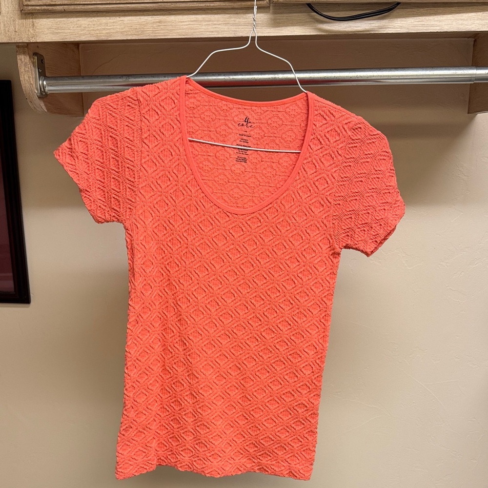 BKE Coral Textured Scoop Short Sleeve Top